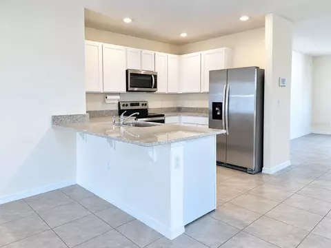 Kitchen - 17043 Oval Rum Dr, Wimauma, FL 33598 photo 3 of 4