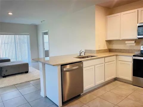 Kitchen - 17043 Oval Rum Dr, Wimauma, FL 33598 photo 5 of 6