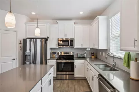 Kitchen - 2714 Slash Way, Saint Cloud, FL 34771 photo 3 of 3