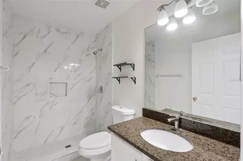 Bath - 1960 Aspenridge Ct, Ocoee, FL 34761 photo 3 of 4