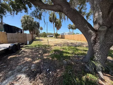 6825 Garden Dr, New Port Richey, FL 34652