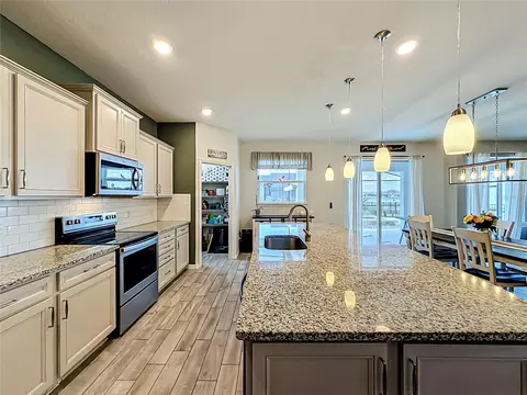 Kitchen - 2323 Nuthatch St, Saint Cloud, FL 34771 photo 3 of 14