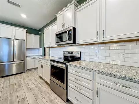 Kitchen - 2323 Nuthatch St, Saint Cloud, FL 34771 photo 11 of 14