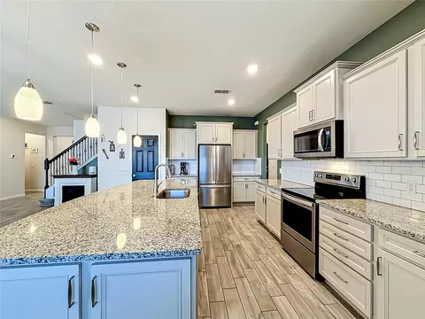 Kitchen - 2323 Nuthatch St, Saint Cloud, FL 34771 photo 12 of 14