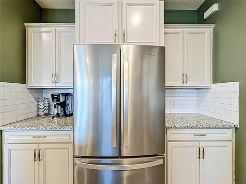 Kitchen - 2323 Nuthatch St, Saint Cloud, FL 34771 photo 7 of 14