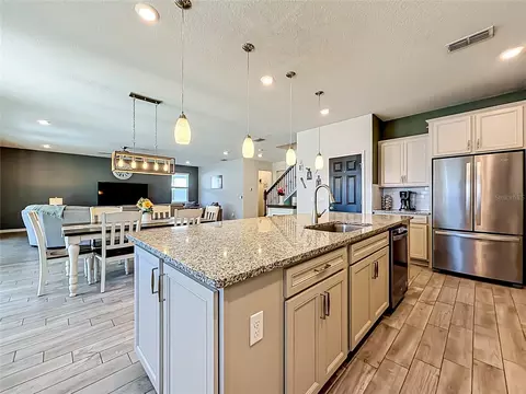 Kitchen - 2323 Nuthatch St, Saint Cloud, FL 34771 photo 5 of 14