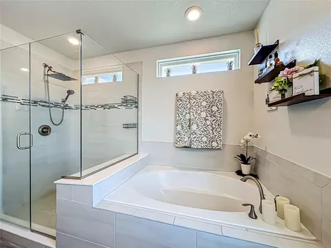 Bath - 2323 Nuthatch St, Saint Cloud, FL 34771 photo 3 of 10