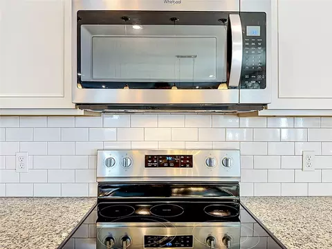 Kitchen - 2323 Nuthatch St, Saint Cloud, FL 34771 photo 9 of 14