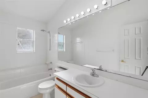 Bath - 3374 Hamlet Loop, Winter Park, FL 32792 photo 5 of 5