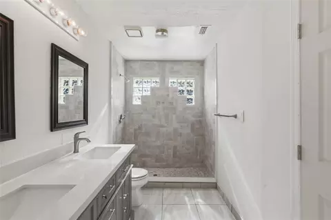 Bath - 3374 Hamlet Loop, Winter Park, FL 32792 photo 3 of 5