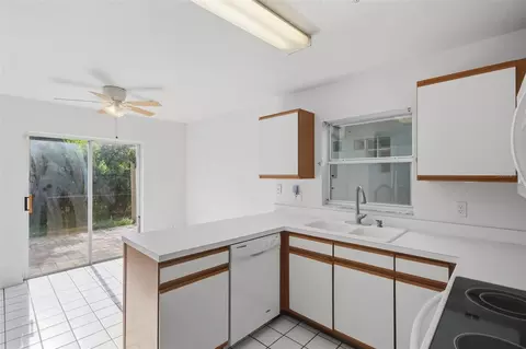 Kitchen - 3374 Hamlet Loop, Winter Park, FL 32792 photo 2 of 7