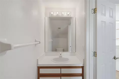 Bath - 3374 Hamlet Loop, Winter Park, FL 32792 photo 1 of 5