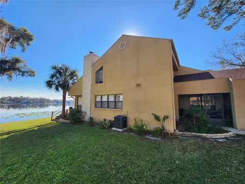 3402 Ellenwood Ln, Tampa, FL 33618