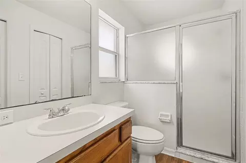 Bath - 700 Kenmoore Ct, Eustis, FL 32726 photo 2 of 2