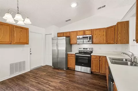 Kitchen - 700 Kenmoore Ct, Eustis, FL 32726 photo 2 of 2