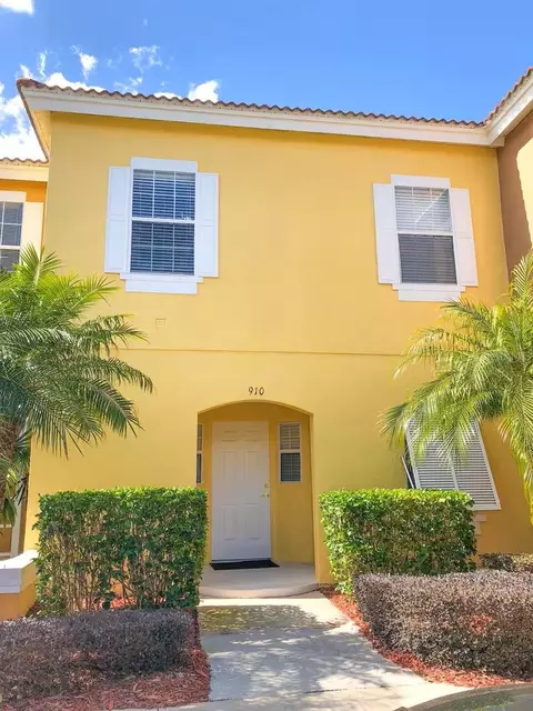 910 Park Terrace Cir, Kissimmee, FL 34746