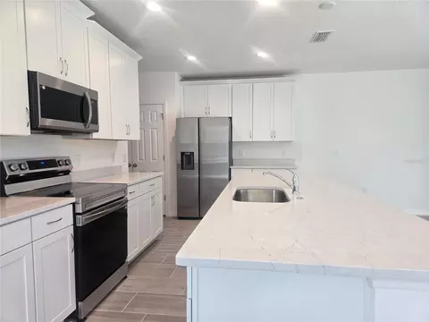 Kitchen - 2536 Starry Pt, Saint Cloud, FL 34769 photo 2 of 4
