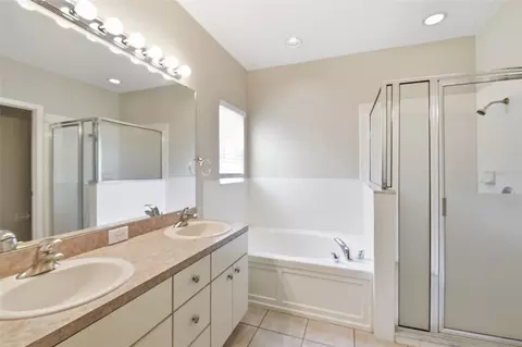 Bath - 6409 Bridgecrest Dr, Lithia, FL 33547 photo 2 of 7