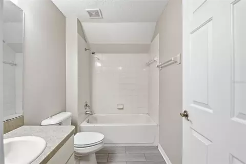 Bath - 6409 Bridgecrest Dr, Lithia, FL 33547 photo 6 of 7