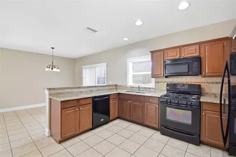 Kitchen - 6409 Bridgecrest Dr, Lithia, FL 33547 photo 5 of 7