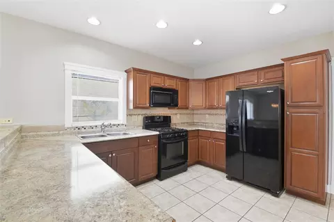Kitchen - 6409 Bridgecrest Dr, Lithia, FL 33547 photo 3 of 7