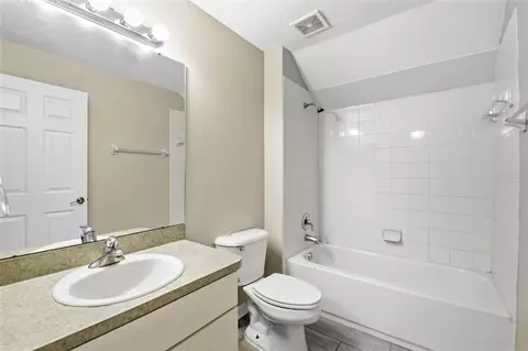 Bath - 6409 Bridgecrest Dr, Lithia, FL 33547 photo 7 of 7
