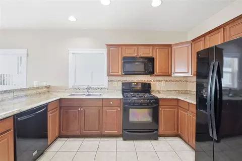 Kitchen - 6409 Bridgecrest Dr, Lithia, FL 33547 photo 4 of 7