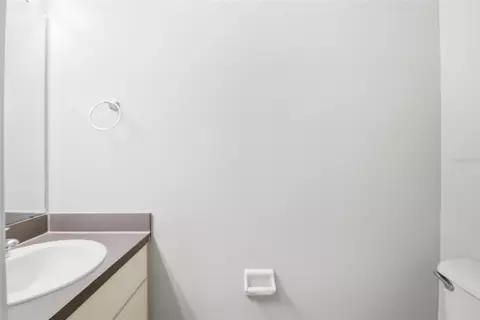 Bath - 6409 Bridgecrest Dr, Lithia, FL 33547 photo 4 of 7