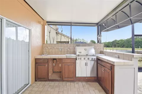 Kitchen - 6409 Bridgecrest Dr, Lithia, FL 33547 photo 7 of 7