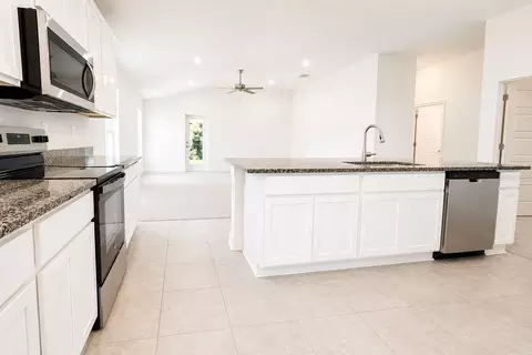 Kitchen - 7606 Bent Tree Loop, Saint Cloud, FL 34773 photo 1 of 4