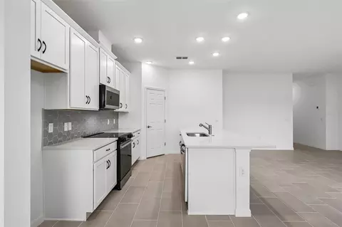 Kitchen - 2005 Education St, Saint Cloud, FL 34771 photo 4 of 4