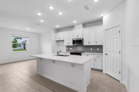 Kitchen - 2005 Education St, Saint Cloud, FL 34771 photo 3 of 4