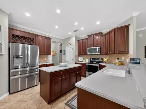 Kitchen - 10354 Oakview Pointe Ter, Gotha, FL 34734 photo 4 of 5