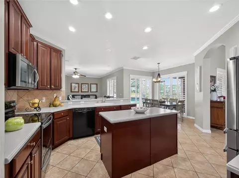 Kitchen - 10354 Oakview Pointe Ter, Gotha, FL 34734 photo 2 of 5