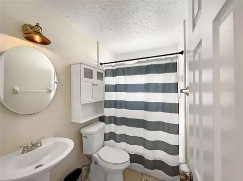 Bath - 1308 Cinda Ct, Saint Cloud, FL 34772 photo 4 of 5
