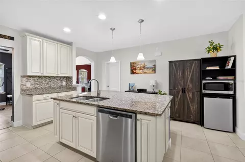 Kitchen - 3554 Gretchen Dr, Ocoee, FL 34761 photo 5 of 6