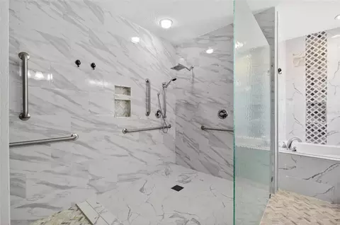 Bath - 3554 Gretchen Dr, Ocoee, FL 34761 photo 2 of 5