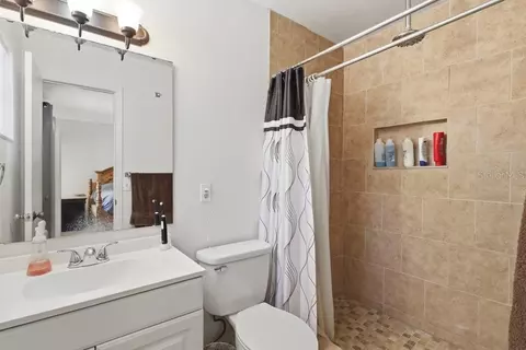 Bath - 2809 Willow Oak Dr, Edgewater, FL 32141 photo 1 of 2