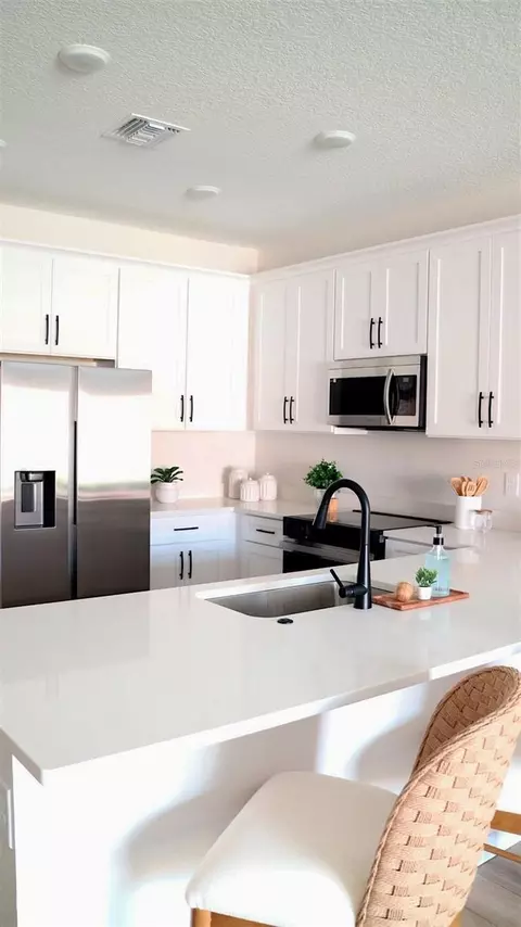 Kitchen - 5833 Jackie Mae Pl, Riverview, FL 33578 photo 4 of 5