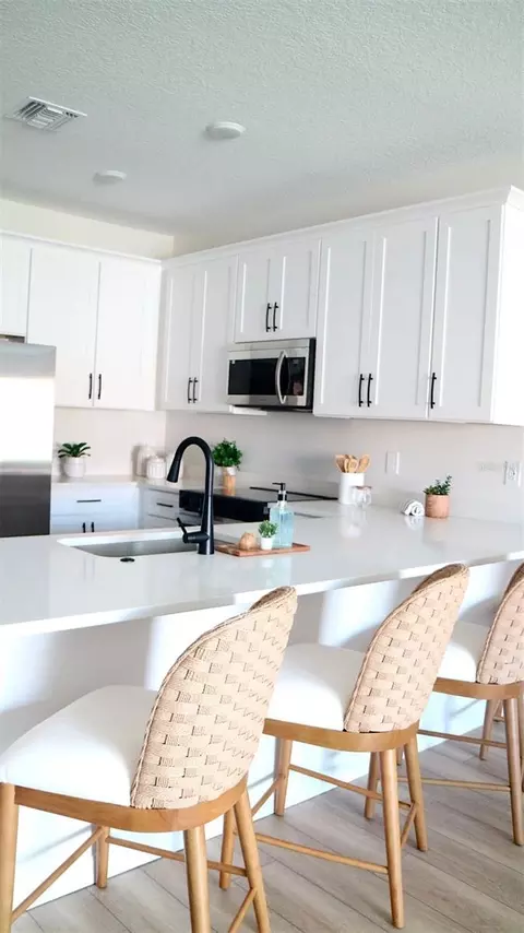 Kitchen - 5833 Jackie Mae Pl, Riverview, FL 33578 photo 2 of 5