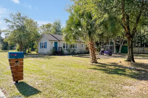 220 Avocado Ave, Sanford, FL 32771