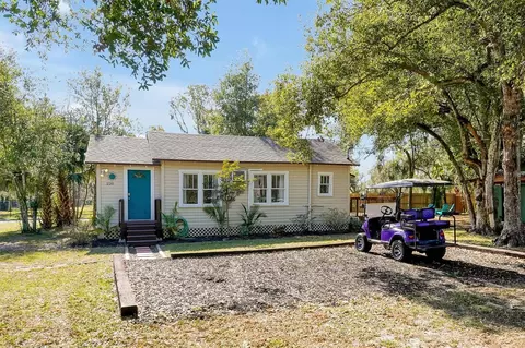 220 Avocado Ave, Sanford, FL 32771