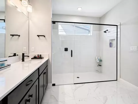 Bath - 4891 Shady Pines Dr, Saint Cloud, FL 34772 photo 4 of 12