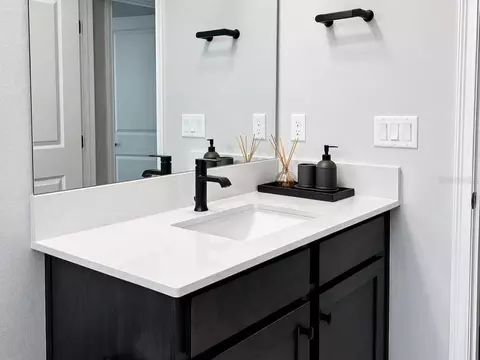 Bath - 4891 Shady Pines Dr, Saint Cloud, FL 34772 photo 10 of 12