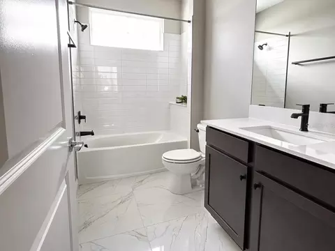 Bath - 4891 Shady Pines Dr, Saint Cloud, FL 34772 photo 9 of 12