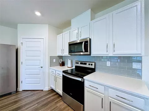Kitchen - 5154 Tana Ter, Saint Cloud, FL 34772 photo 5 of 6