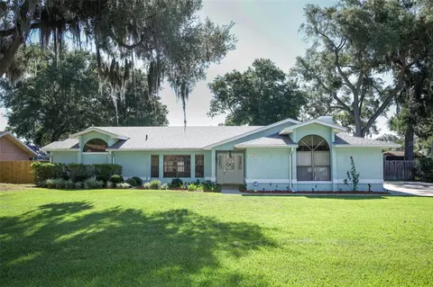 610 Yorktown Dr, Leesburg, FL 34748