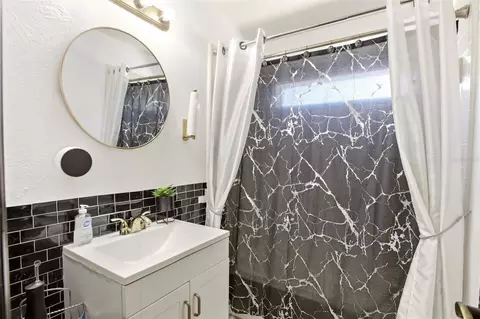 Bath - 1361 Olympia Park Cir, Ocoee, FL 34761 photo 4 of 5