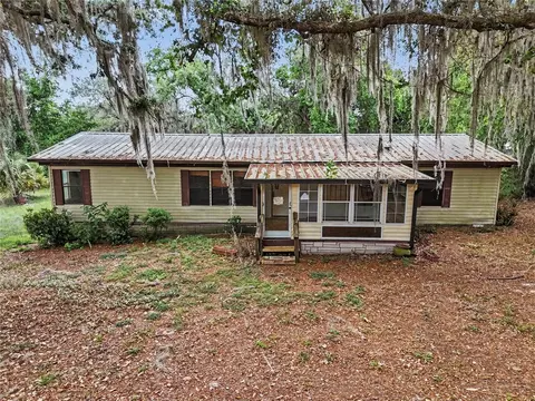 18007 SE 90th St, Ocklawaha, FL 32179