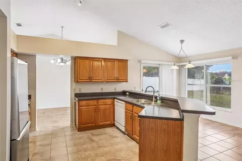 Kitchen - 2596 Alclobe Cir, Ocoee, FL 34761 photo 2 of 6